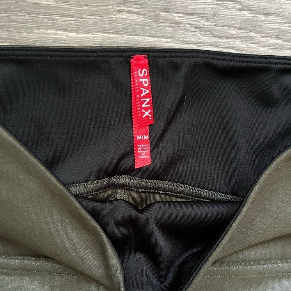SPANX Olive Army Green Liquid Faux Leather Casual Party Biker Leggings Size M - Picture 3 of 6